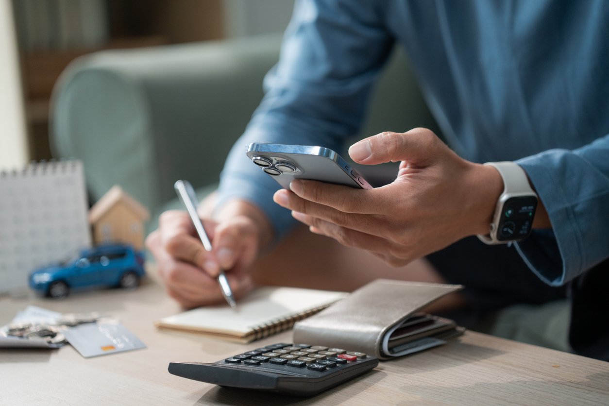 Quem planeja melhor o dinheiro? Contas em dia e investimentos não bastam — e líderes do ranking podem te surpreender