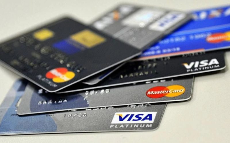 Como aumentar o limite do cartão de crédito? Veja estratégias práticas que os bancos valorizam