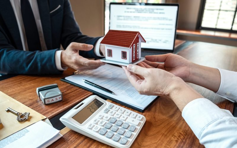 Atrasou o financiamento? Saiba o que o banco pode ou não fazer e como renegociar para não perder o imóvel