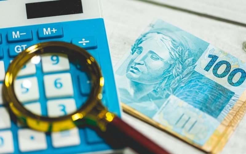 Nem quem guarda dinheiro está no controle: pesquisa da Serasa revela os 4 perfis financeiros dos brasileiros