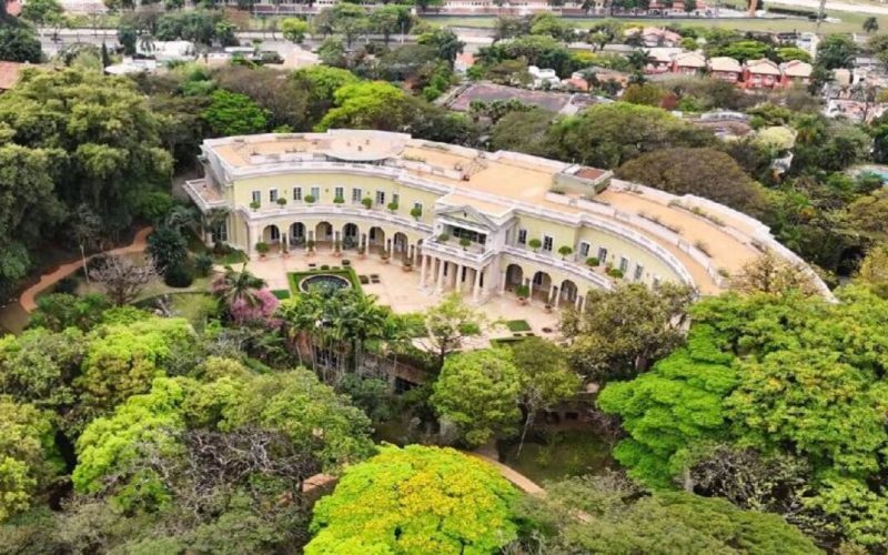 A maior mansão da cidade de São Paulo ultrapassa a Casa Branca em tamanho e paga quase R$ 1 milhão por ano em IPTU